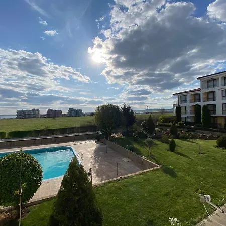 Rutland C8 Two Bedroom דירה *