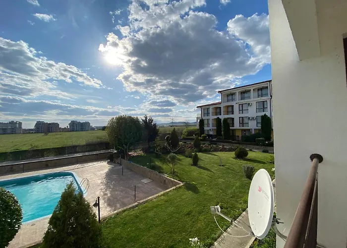 Rutland C8 Two Bedroom דירה רבדה