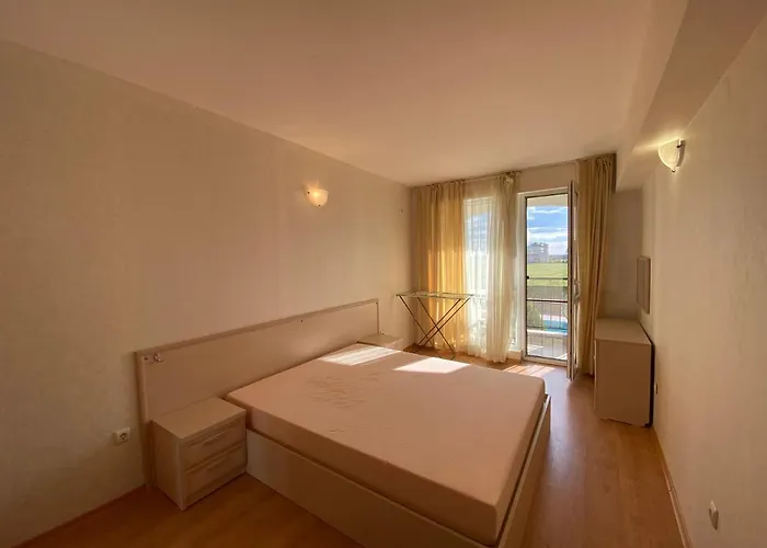 Rutland C8 Two Bedroom דירה רבדה