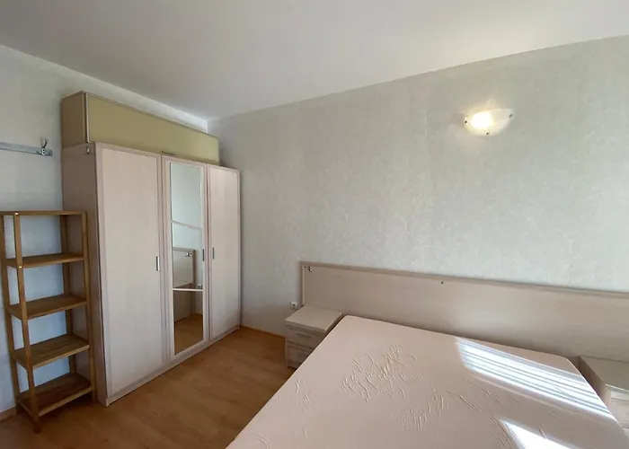Rutland C8 Two Bedroom רבדה