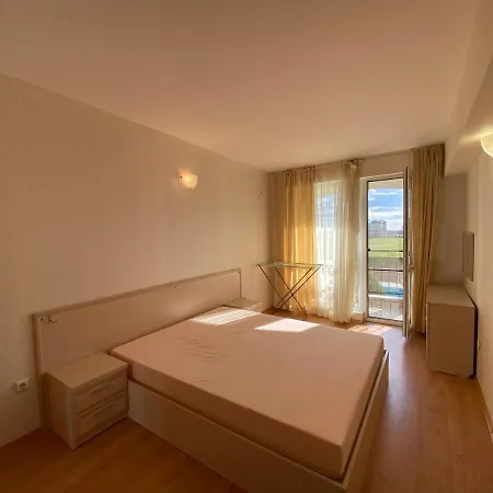 Rutland C8 Two Bedroom Апартаменты Равда