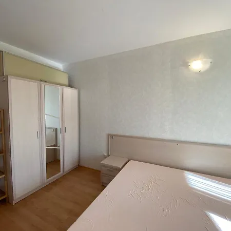 Rutland C8 Two Bedroom Равда