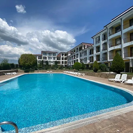 Rutland C8 Two Bedroom Апартаменты *