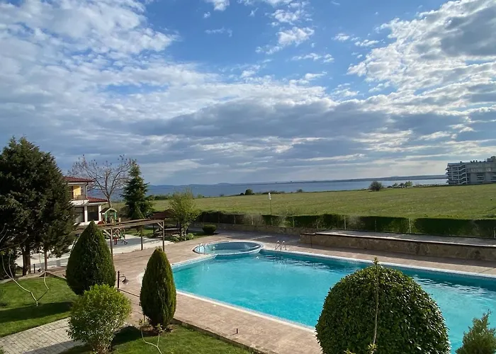 Apartment Rutland C8 Two Bedroom *